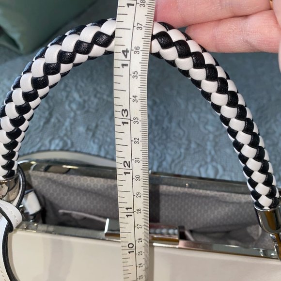 Catherine Malandrino 3D Floral Annabelle Frame Satchel w/dust bag - Picture 12 of 16